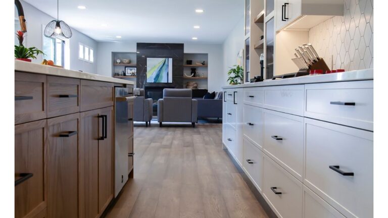 A kitchen with wood island cabinet doors and painted perimeter doors. Some customers may prefer a knife block on the countertop, like the one in this picture.