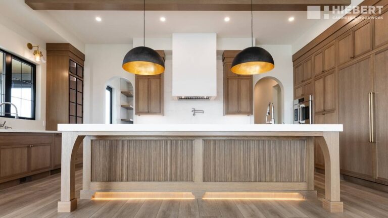 Standard grade Rift Cut White Oak, used in this kitchen, allows for some colour and grain variation.