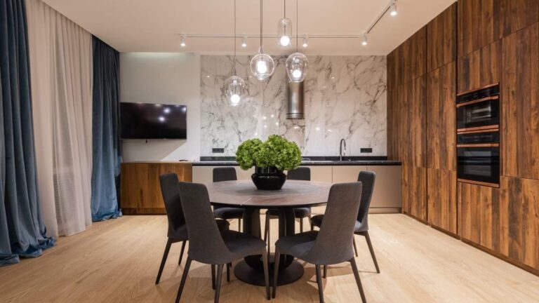 A kitchen with rustic, dark-brown veneer slab doors. You can order your slab doors online to save time.