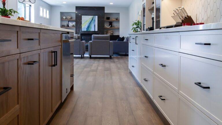 A kitchen with white painted slim shaker cabinet doors around the perimeter and Red Oak slim shaker cabinet doors on the island. Slim shaker cabinet doors are a modern take on traditional shaker-style cabinet doors.